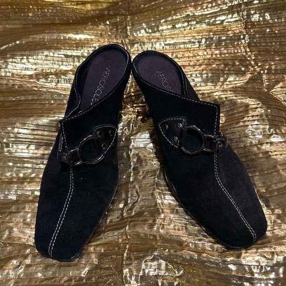 AEROSOLES Black Mules with Decorative Buckle and Rounded Toe - Picture 5 of 7